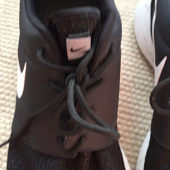 NWOT Nike shoes - Picture 4 of 9